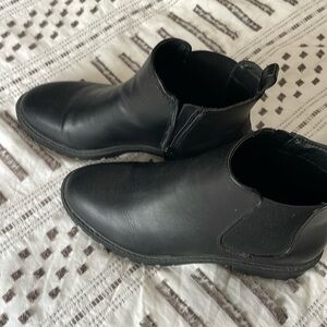 Black boots. Like new